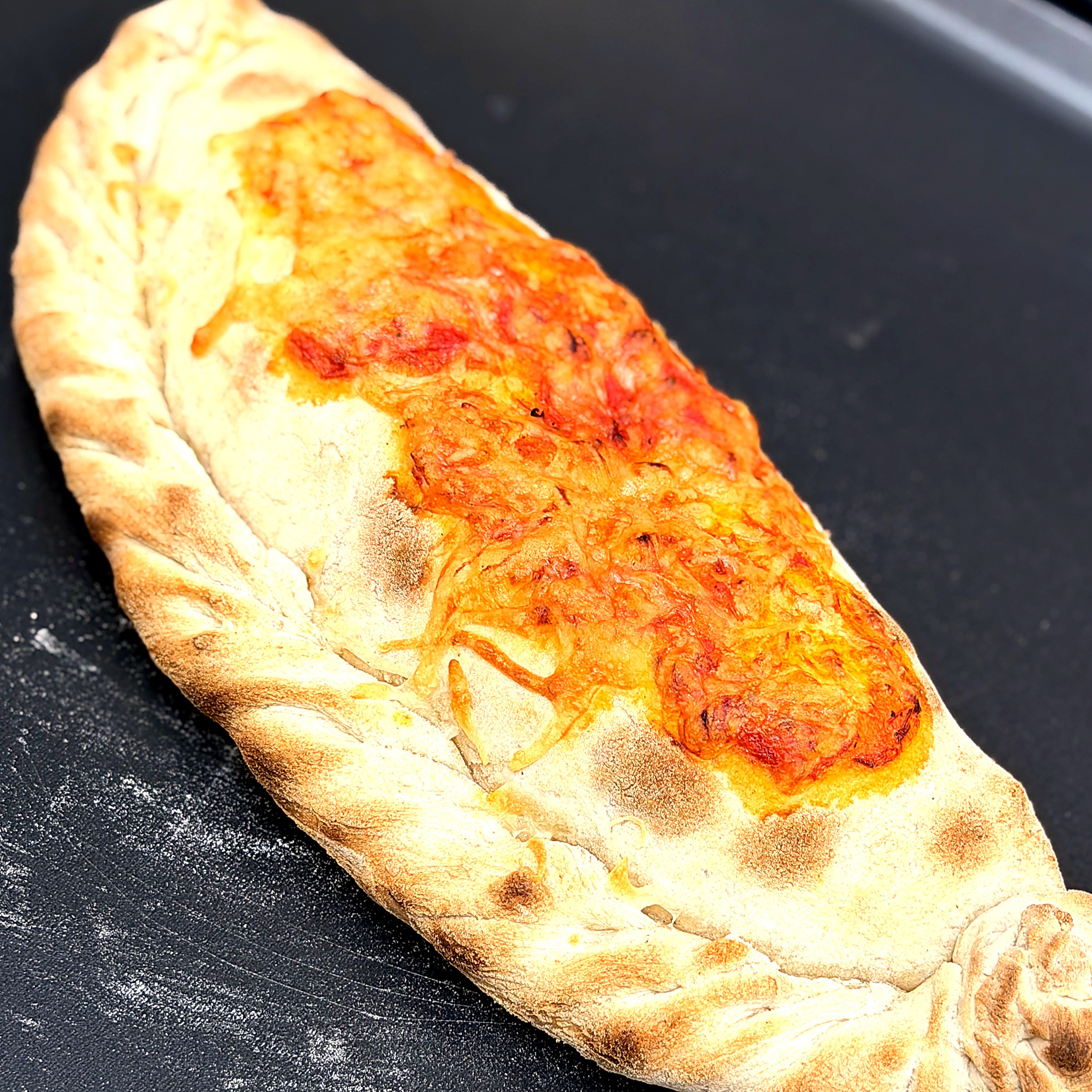 Cheese Pig — Calzones (friand XL), Deli Pizza